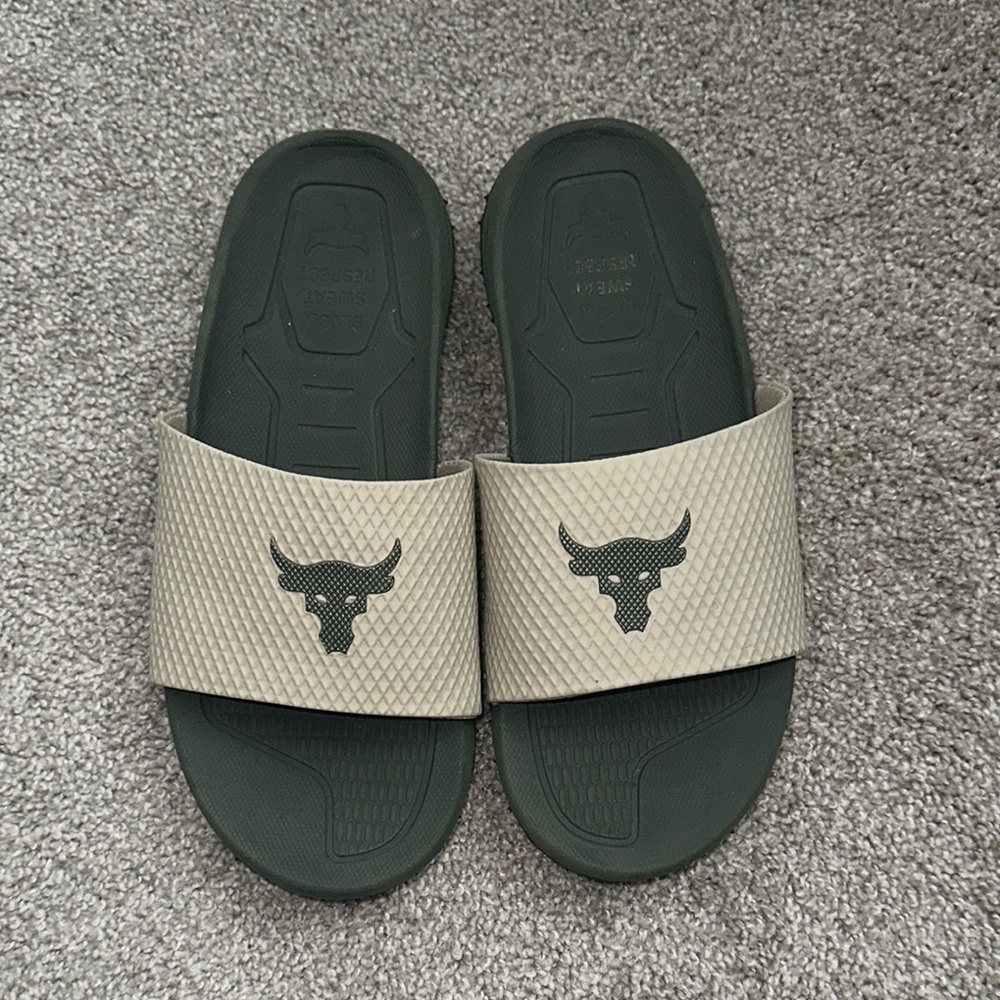 Buffalo David Bitton Cream and Green Sandals with Wide Strap